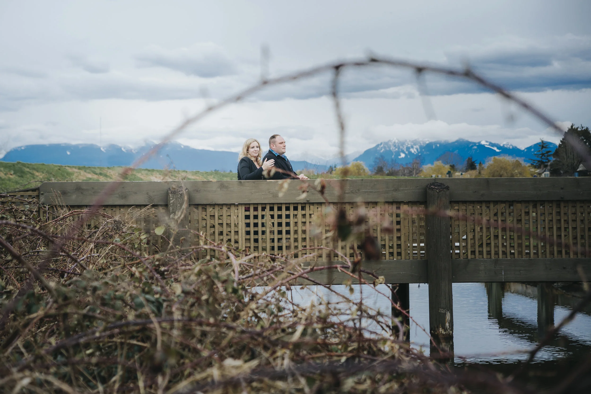 Cloudy engagement session at Garry Point Park in Richmond, BC. Photography by Christina Voorhorst of Mimsical Photography #westcoastphotographer #engagement #ring #couple #ocean #cloud #overcast #romantic #poses