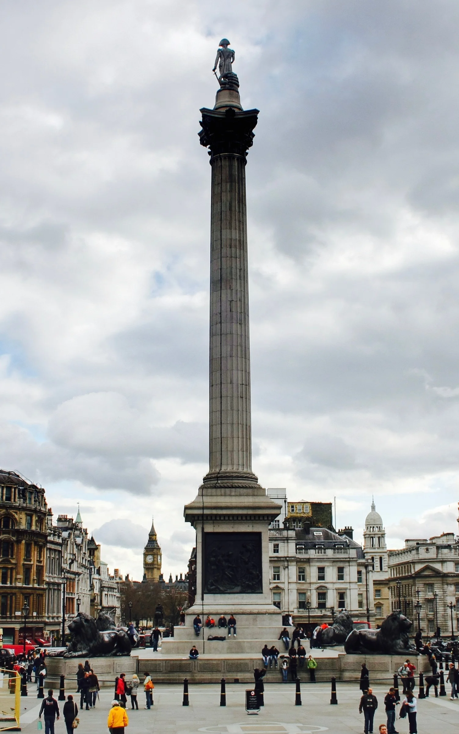📷 Nelson’s Column in Trafalgar Square, London | Photo by David Castor