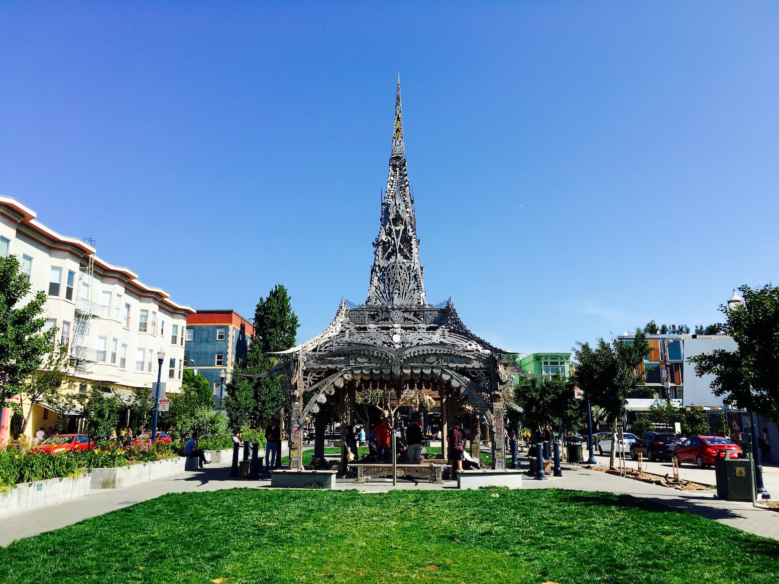 📷 Patricia’s Green in Hayes Valley, San Francisco | Photo by Justin O’Beirne
