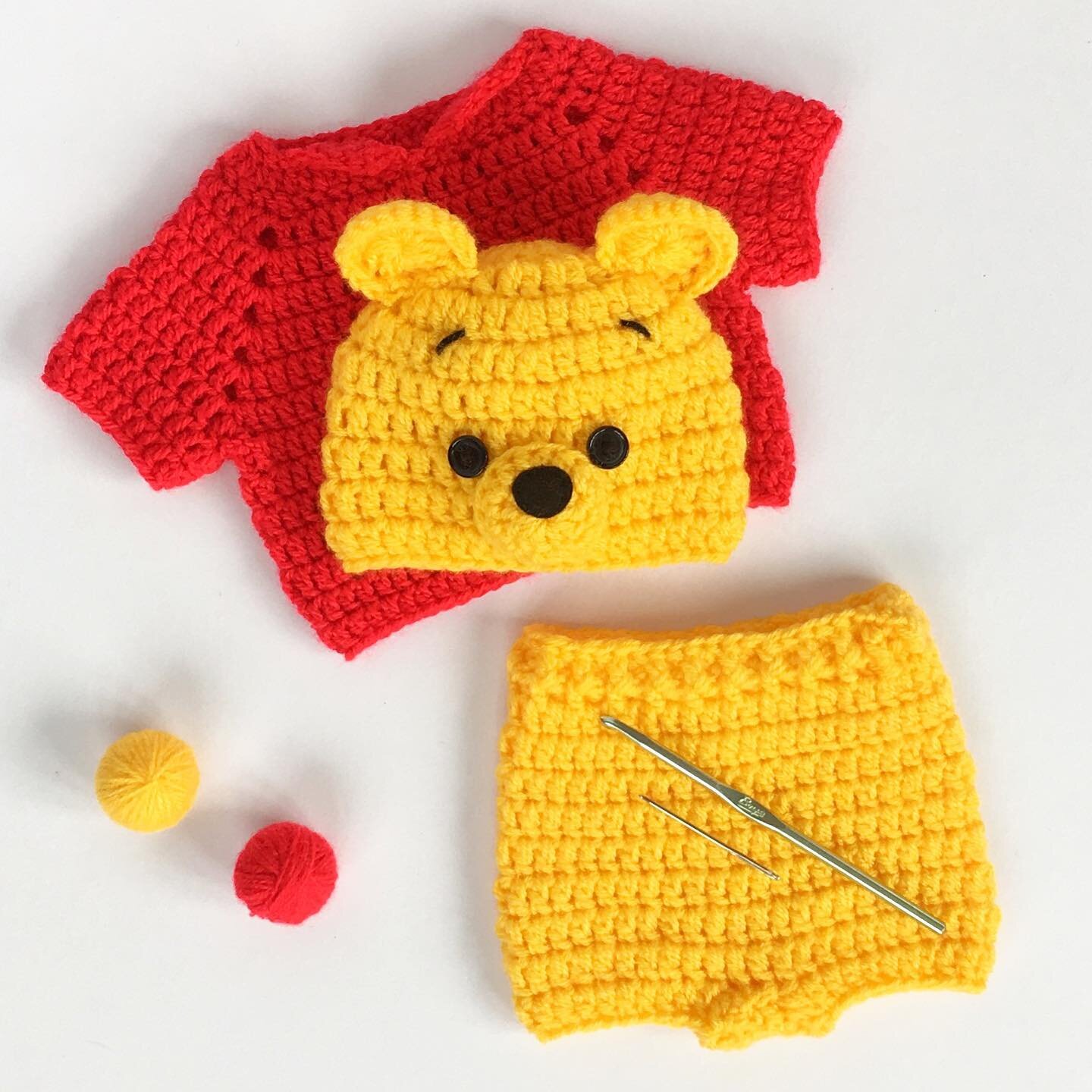 Happy Saturday! 
I&rsquo;ve been busy with @k_beanies so I haven&rsquo;t posted much here lately but this newborn set I just finish for a friend is too cute not to include here. 😍 
______________________________✍️ #winniethepooh #poohbear #kawaii #i