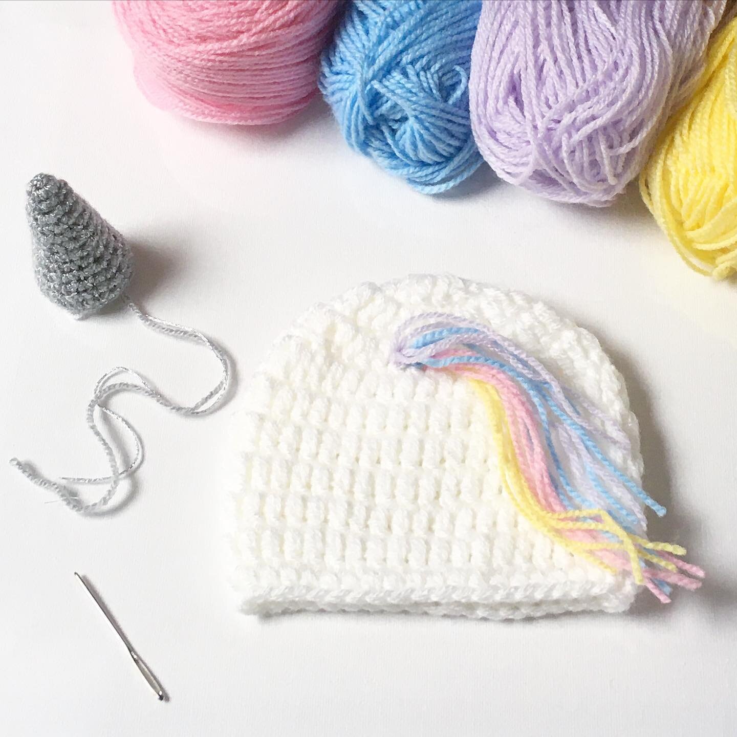 I&rsquo;ve always wanted to make a newborn unicorn set. I finally get the chance to indulge. I&rsquo;m going to have fun with this!
______________________________✍️ #unicornbaby #unicorn #kawaii #cygnetyarns #newbornphotographyprop #crochet #crochetb