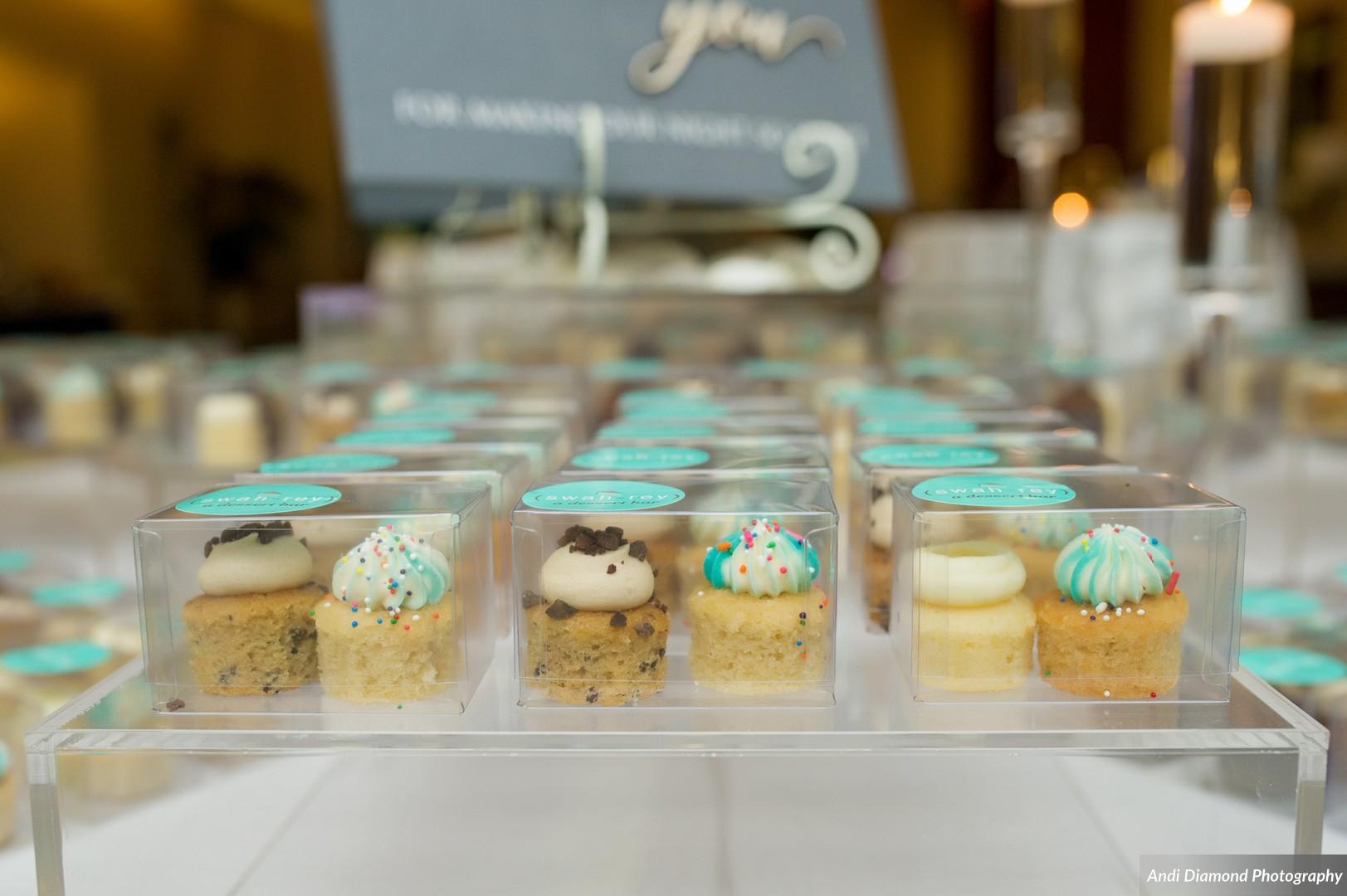 Guests enjoyed a late night snack of chicken tenders or grilled brie and strawberry sandwiches, with mini cupcake favors to take away as they departed. Talk about a wedding fit for a foodie!