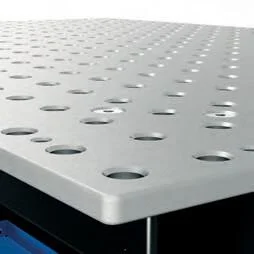 TABLE TOP: The table plate is made of through-hardened tool steel. For the hardening process, Siegmund uses a specially developed alloy.
