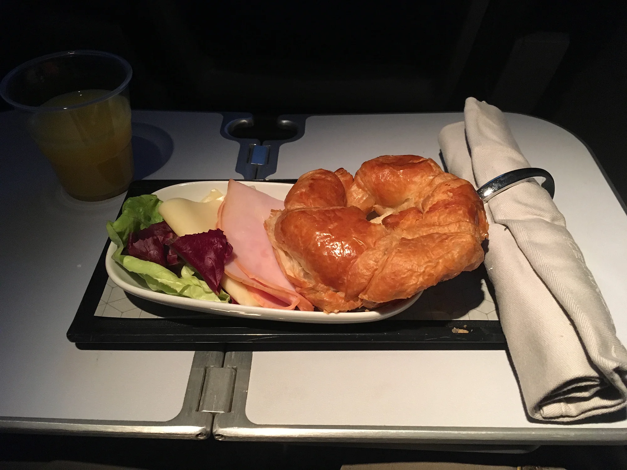 Icelandair snack/breakfast on YVR-KEF flight segment.