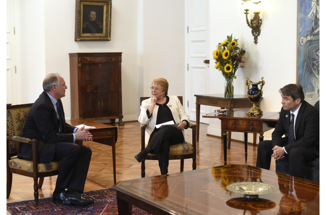 Michelle Bachelet, President of Chile, accompanied by the Minister of the Environment, Marcelo Mena, received Paul Polman, Unilever's CEO.