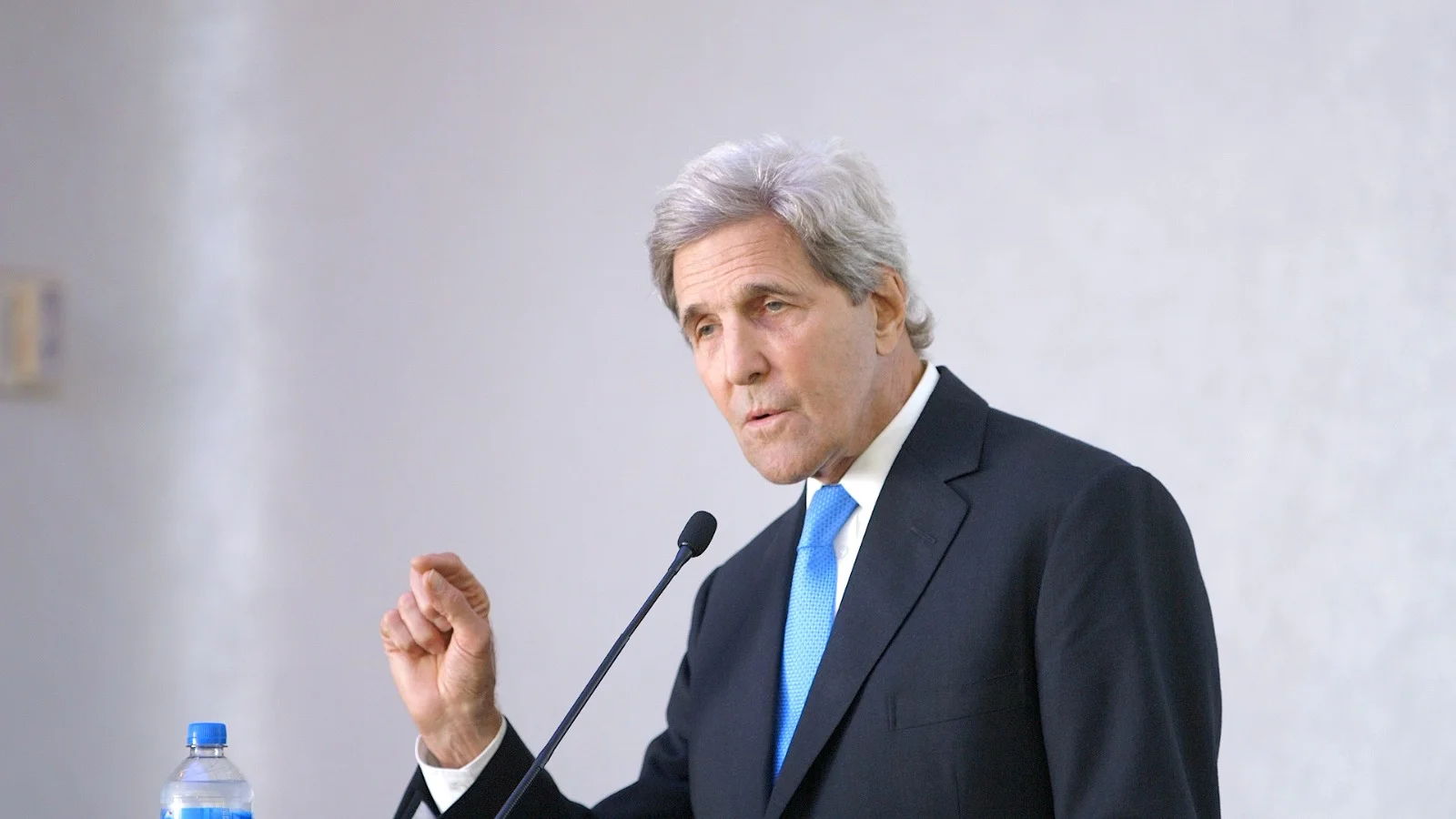Former Secretary of State John Kerry at Higher Education Leadership on Carbon Pricing. Photo by Kaia Rose.