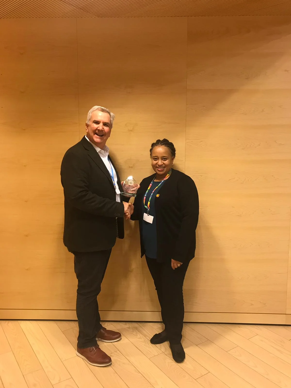 IETA CEO Dirk Forrister presents the Carbon Pricing Champion award to Angela Churie Kallhauge, Head of the CPLC Secretariat.
