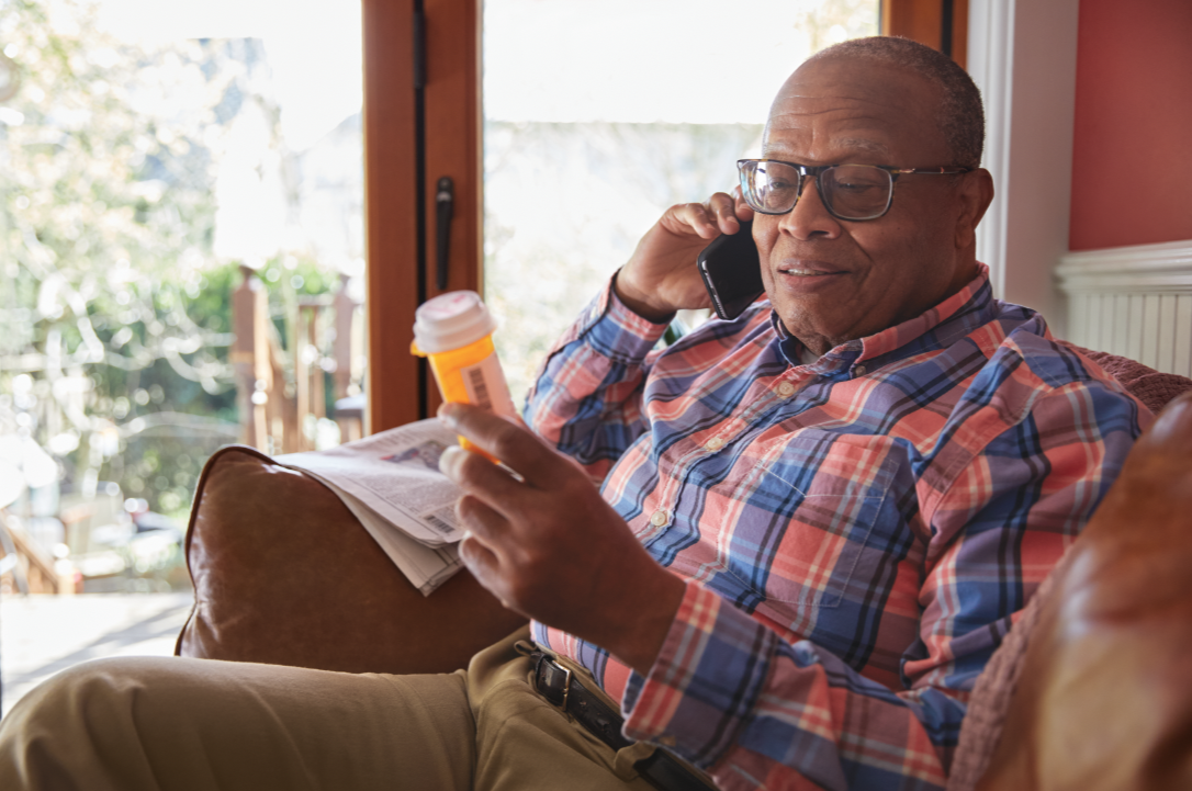 senior_talking_to_pharmacist_21-1280x1280 (1).png