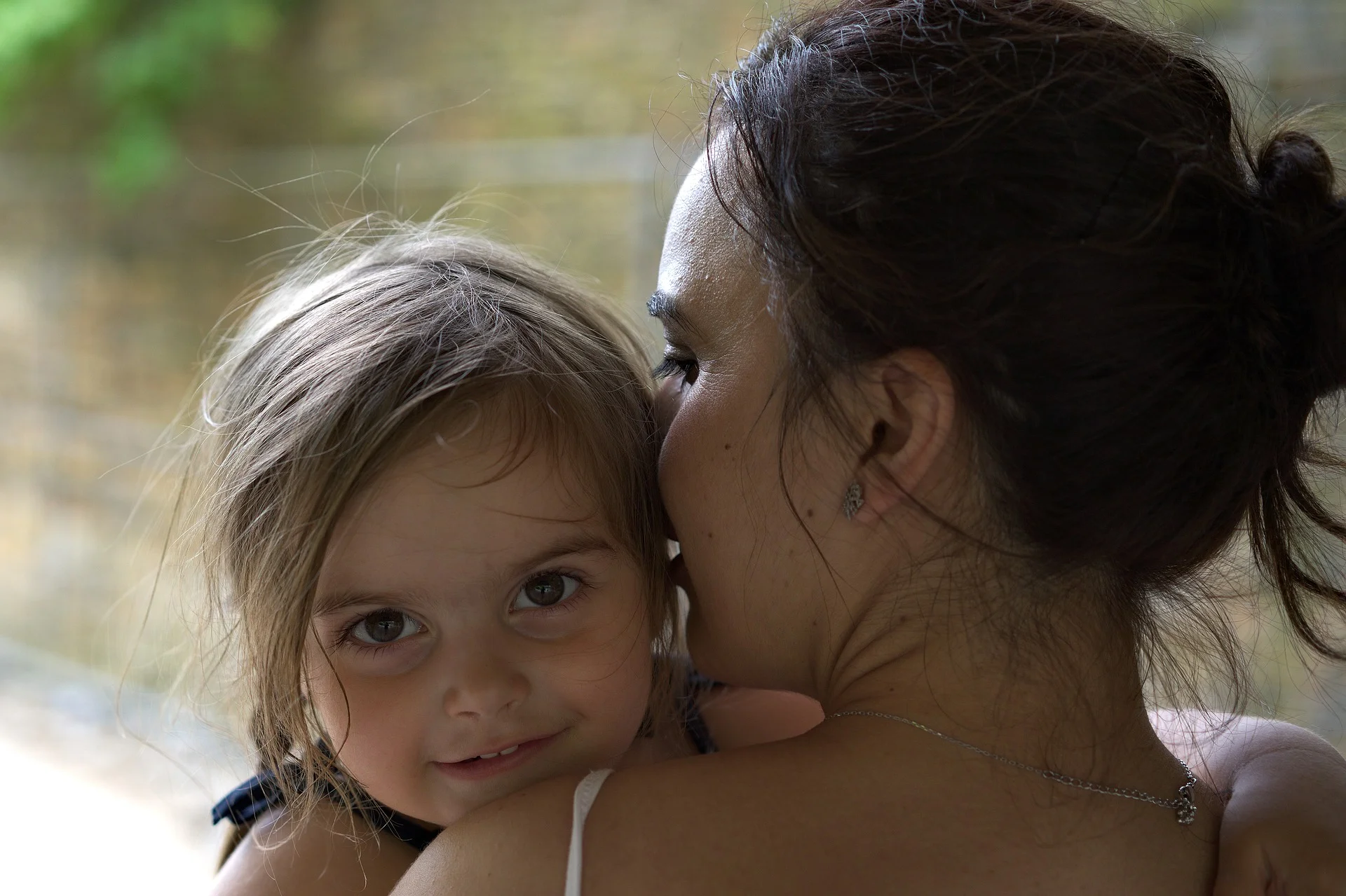 child-and-mom-2356369_1920.jpg