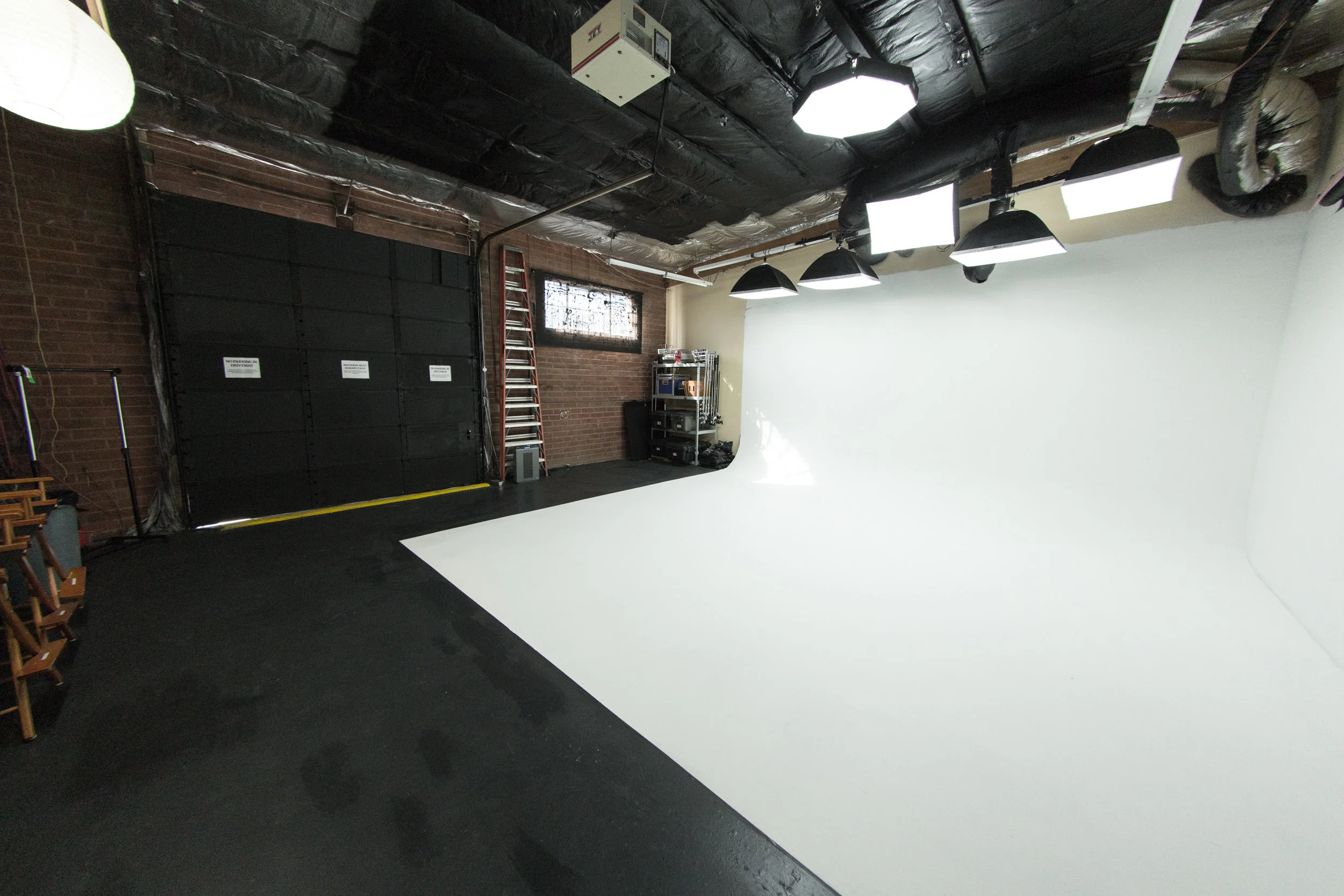 Seamless Cyclorama Stage - WiFi, basic L&G package included in price.