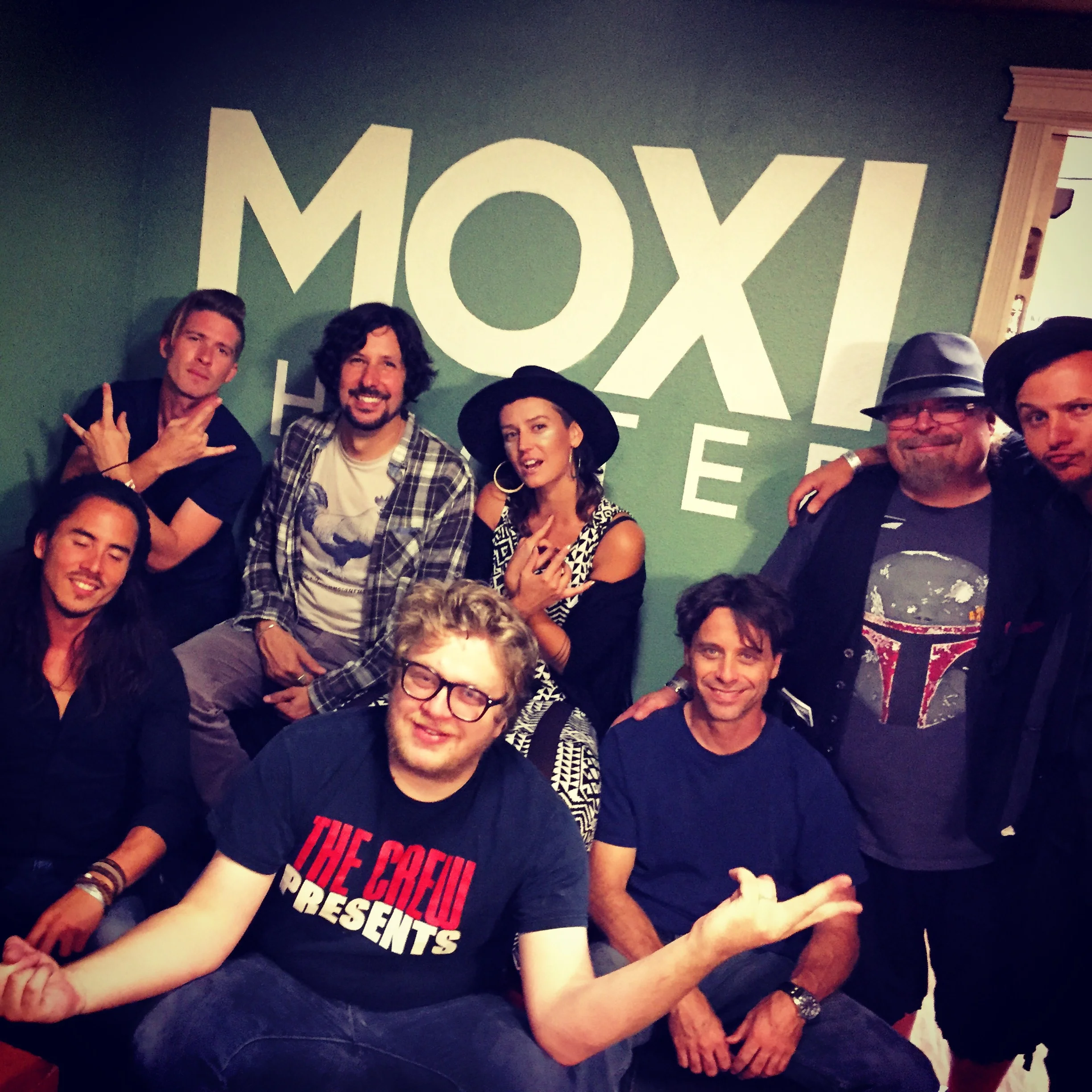 The gangs all here! Cure for Gravity + Lila Rose chilling with Ely of the Moxi!