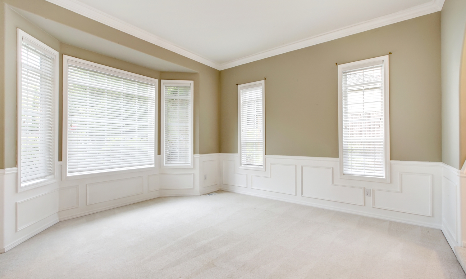 bright-beige-large-empty-room-1.jpg