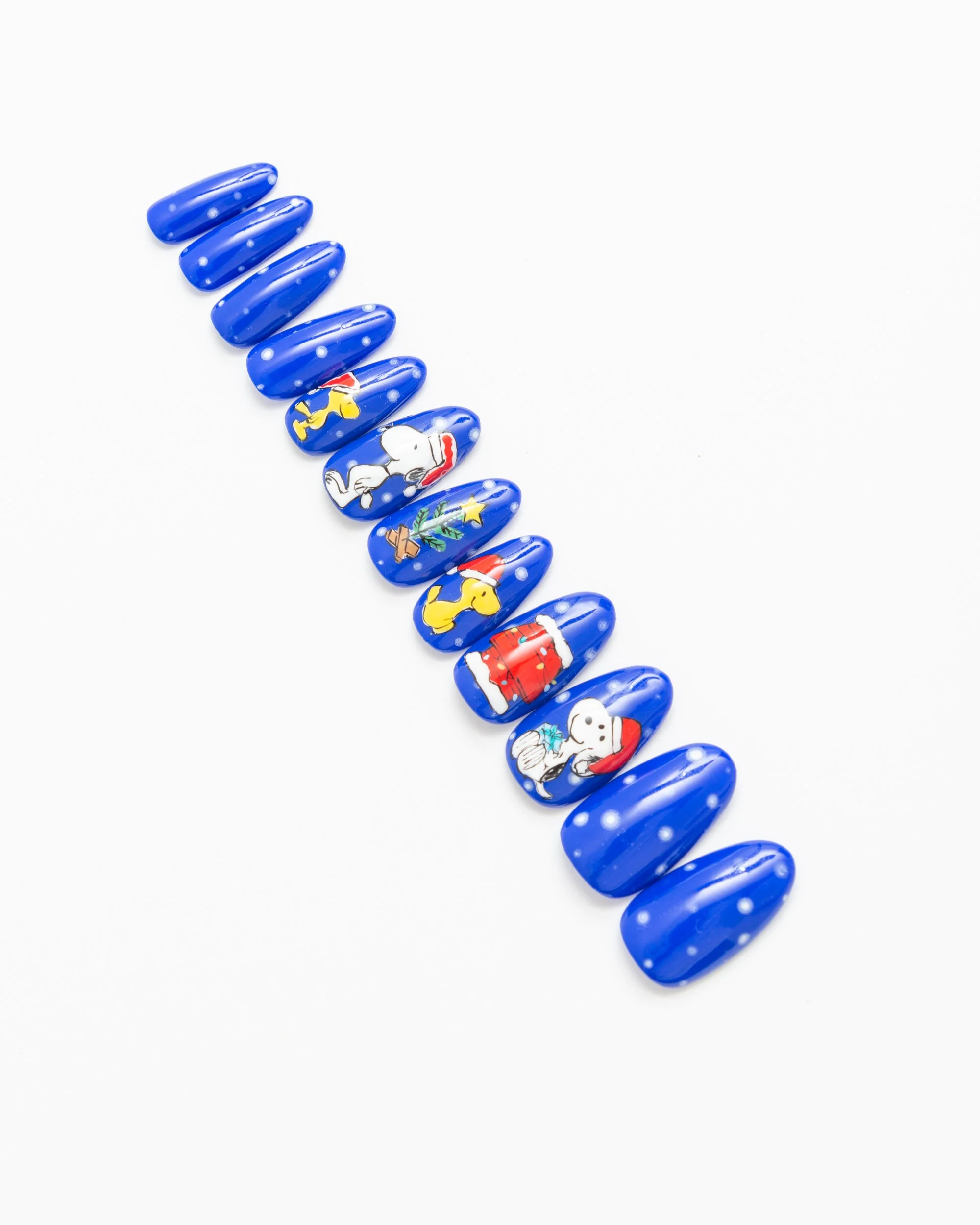 Snoopy Holiday Apres Gel-x Press-ons (Round Medium)