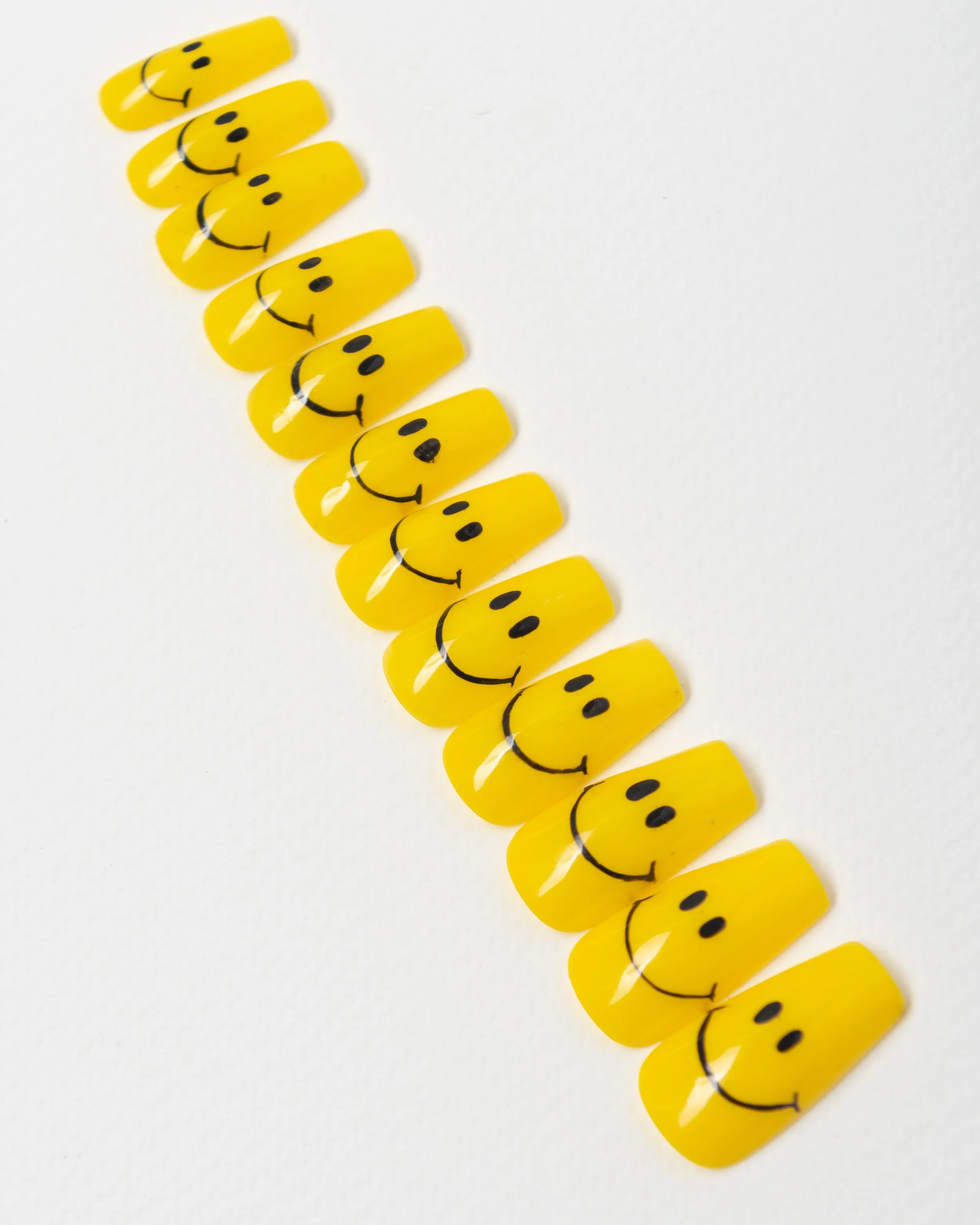 Smiley Face Apres Gel-x Press-ons (Coffin Medium)