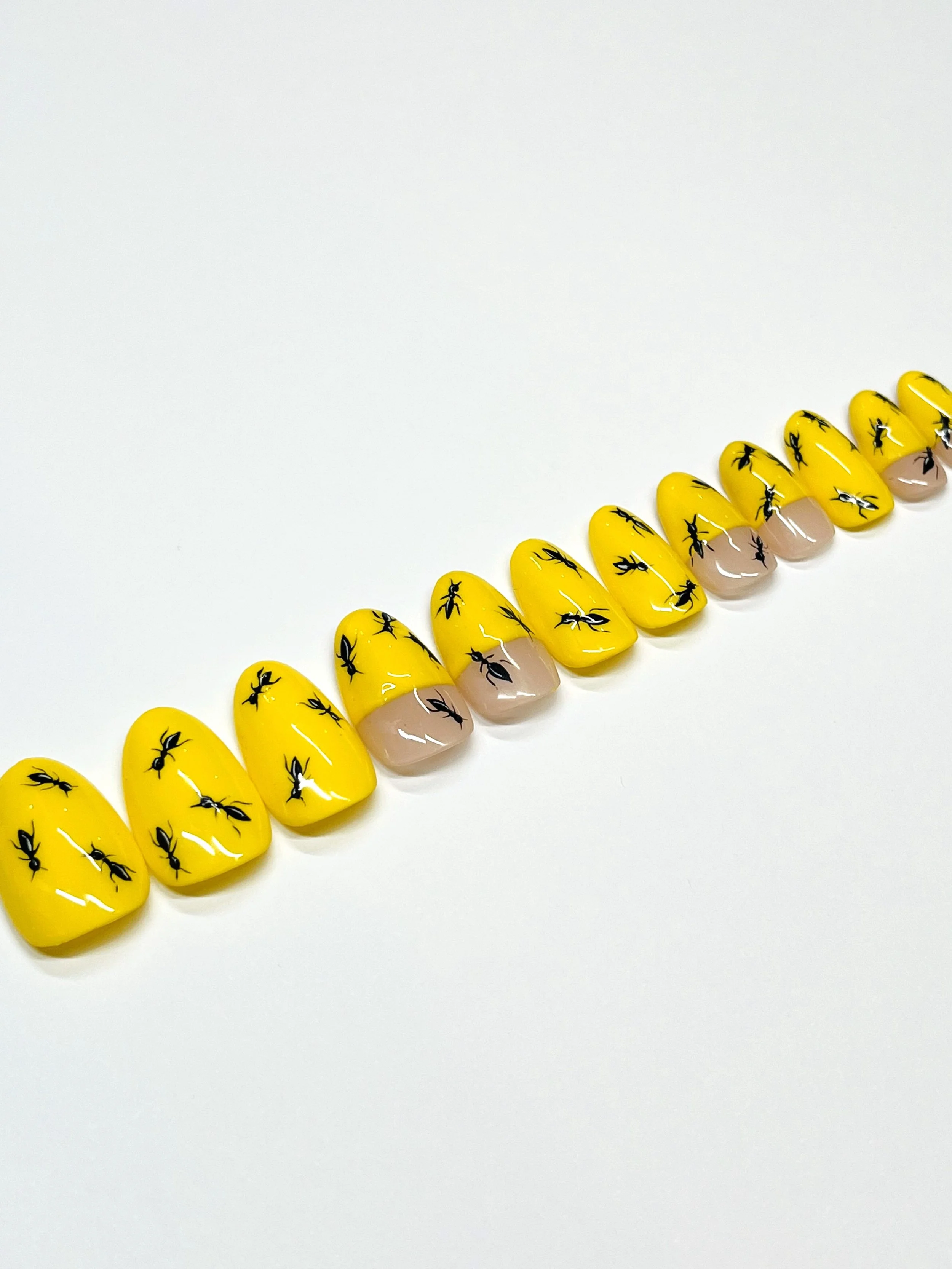 Ants Apres Gel-X Press Ons (Round Short)