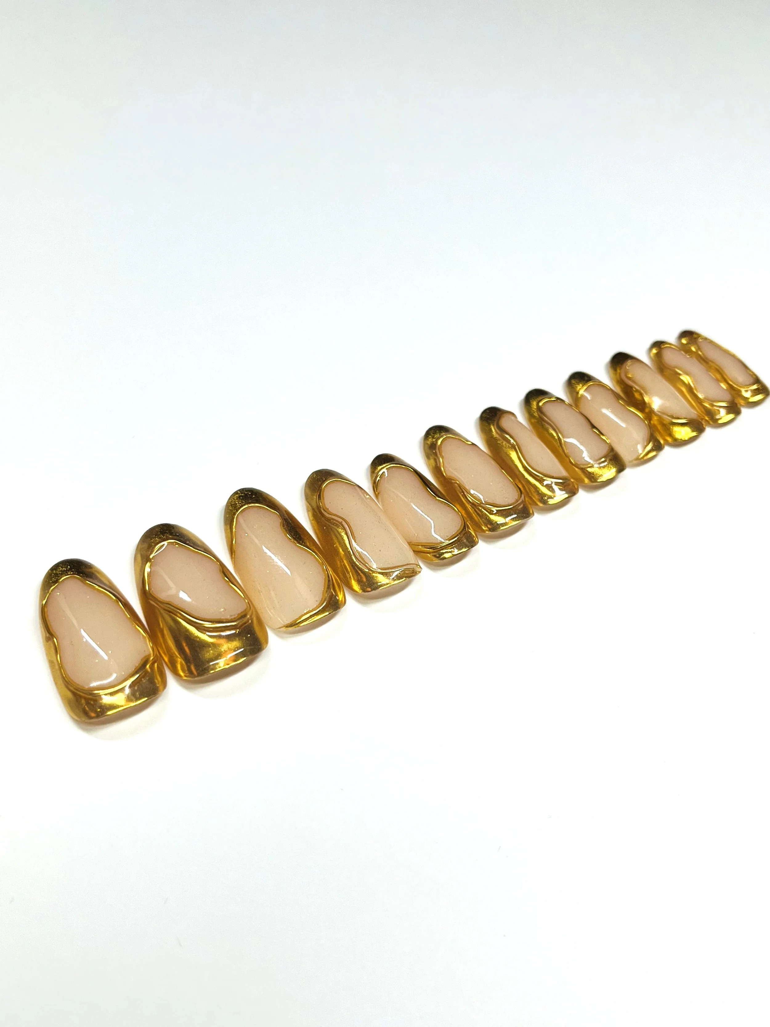 Encircled 3D Gold Apres Gel-X Press Ons (Round Short)