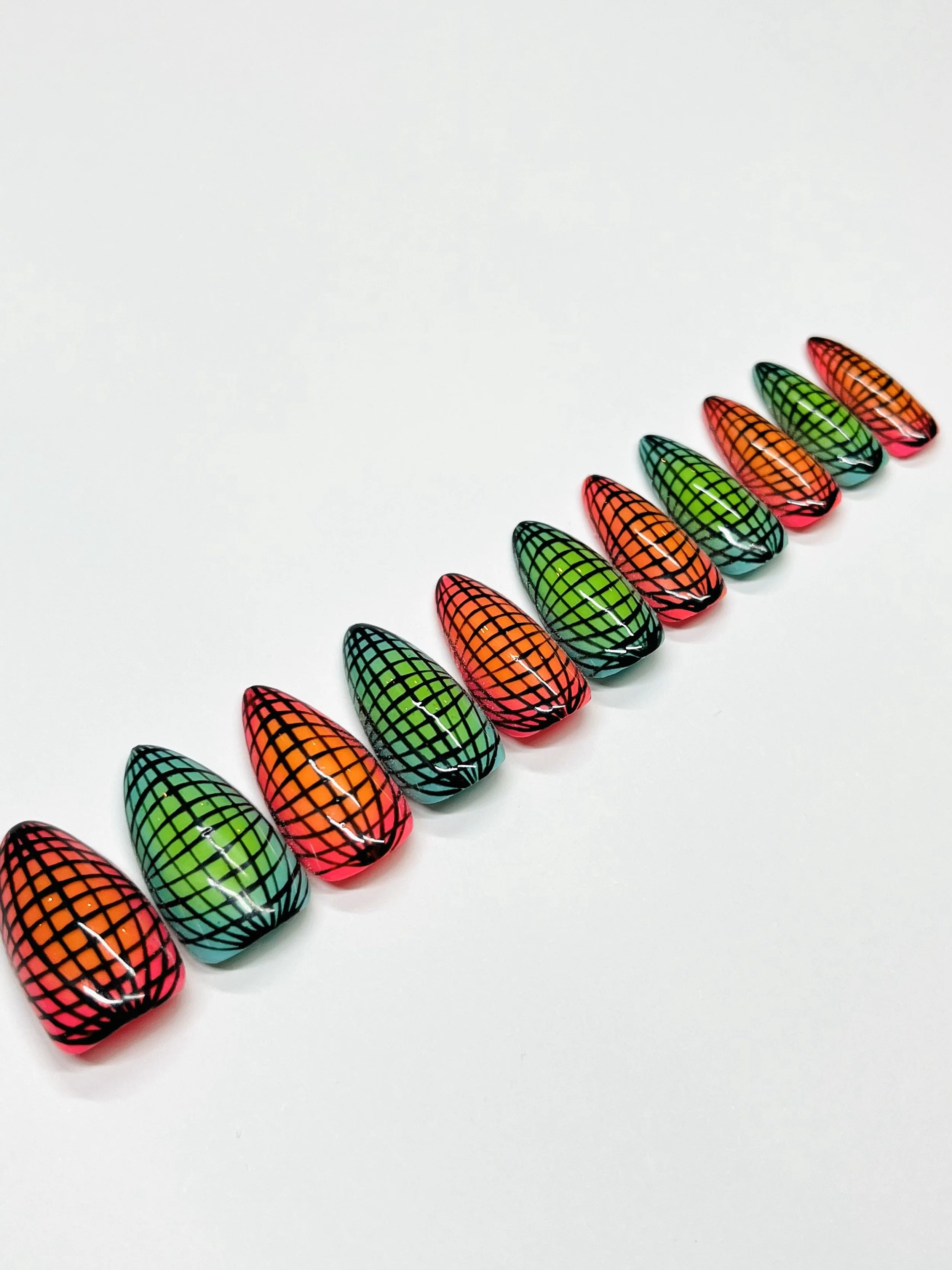 Aura with Grid Liner Apres Gel-X Press Ons (Stiletto Medium)