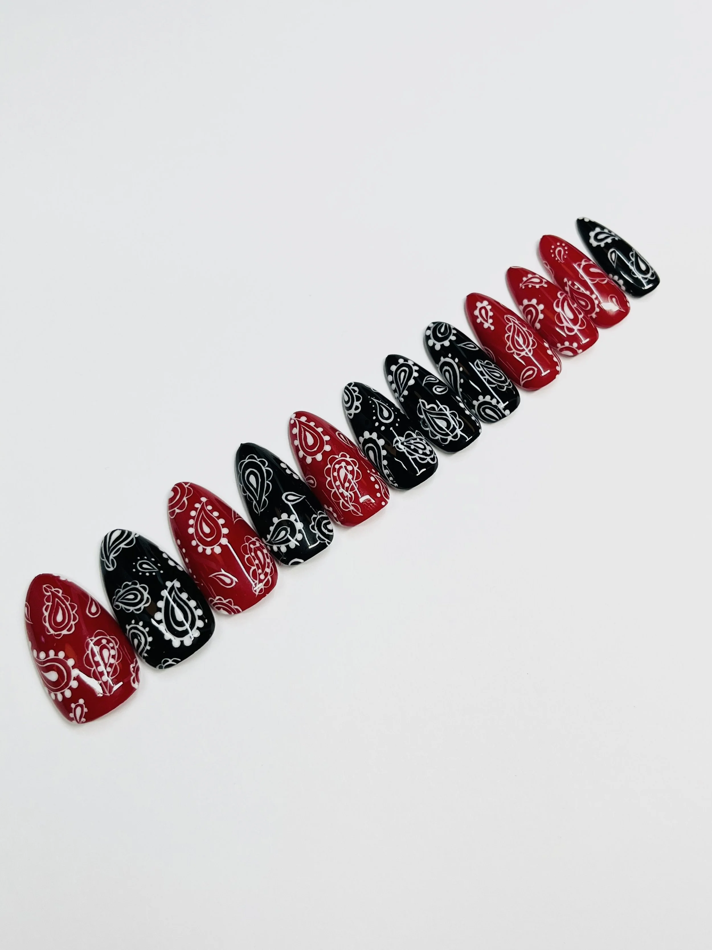 Paisley Apres Gel-X Press Ons (Round Medium)