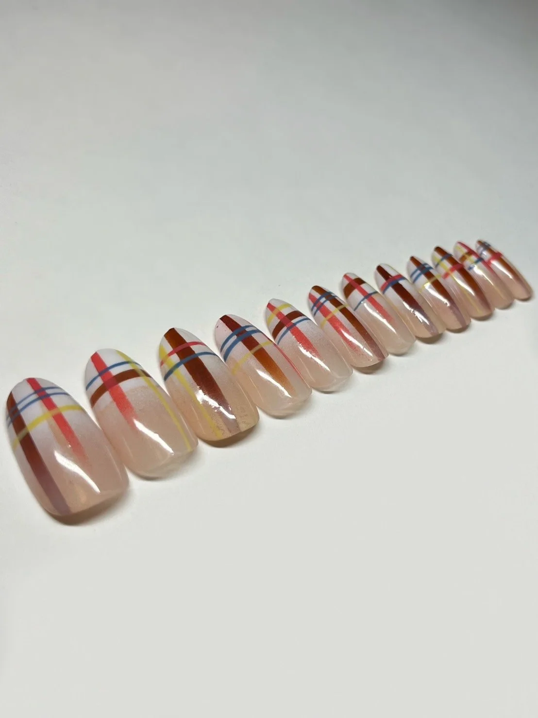 Airbrush Plaid Apres Gel-X Press Ons (Round Medium)