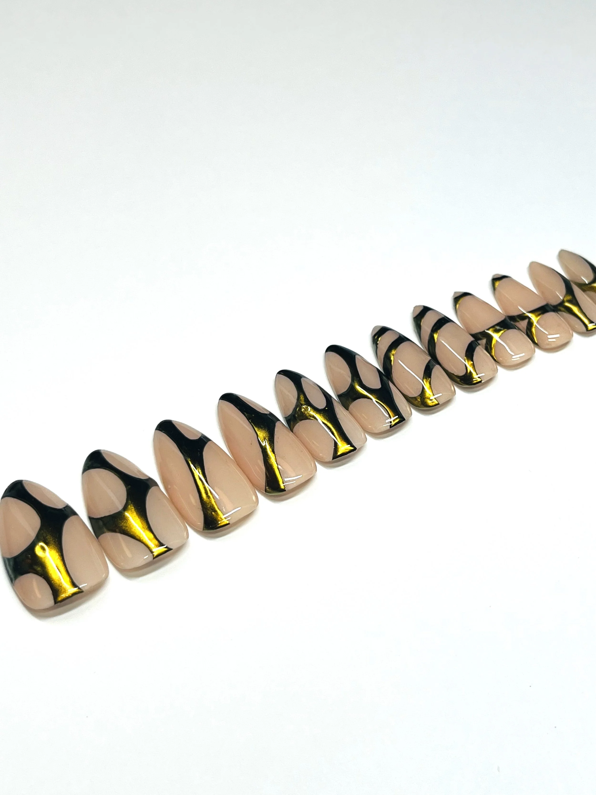 Elastic Chrome Apres Gel-X Press Ons (Almond Short)