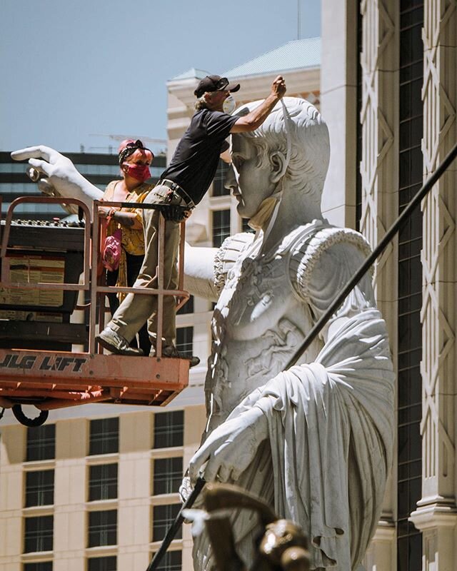 Crews removing a face mask from the Julius Caesar statue at the front entrance to Caesars Palace just before noon, today. 
#CaesarsPalace #JuliusCaesar #FaceMask #LasVegas #LasVegasStrip #Vegas #Nevada #Casino #CaesarsEntertainment