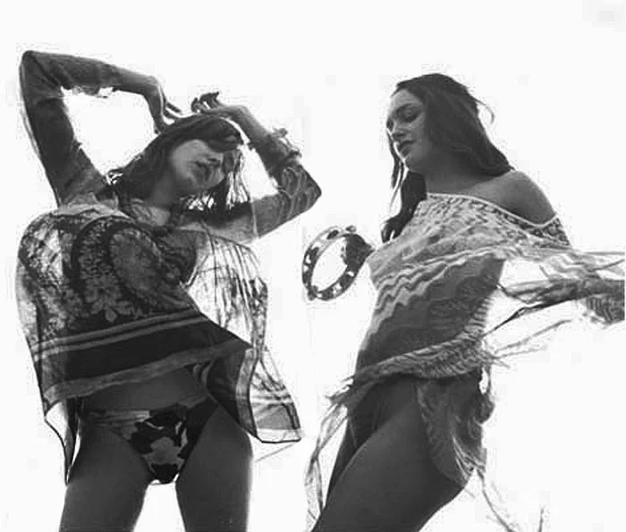 girl+hippies+dancing.jpg