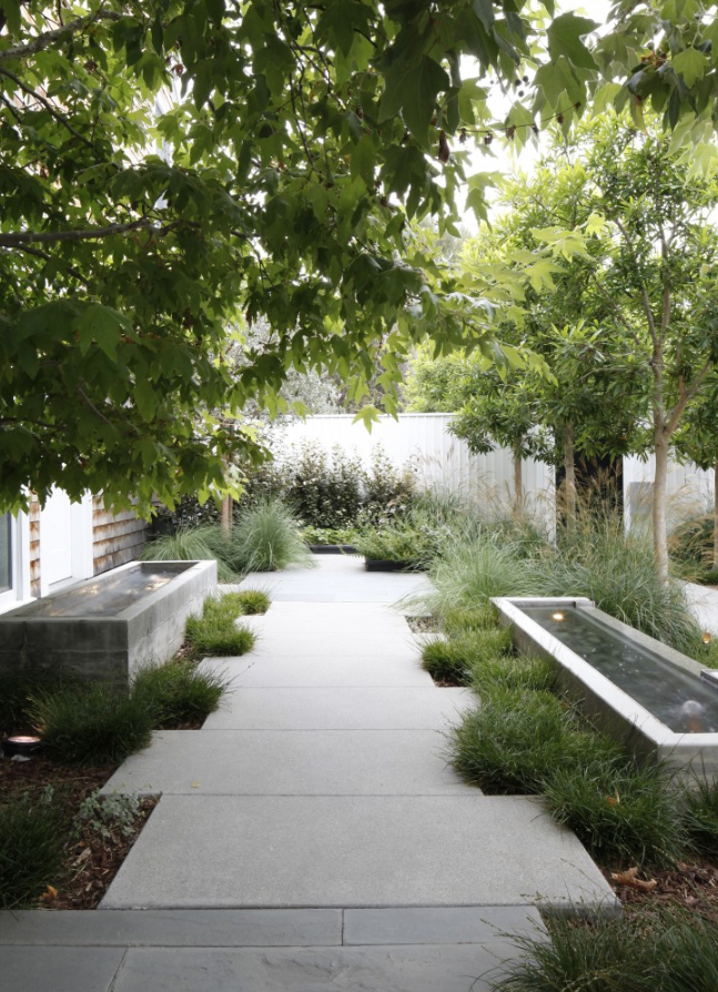 Image via Gardenista , Designer: Mark Tessier Landscape Architecture, Photographer: Art Gray