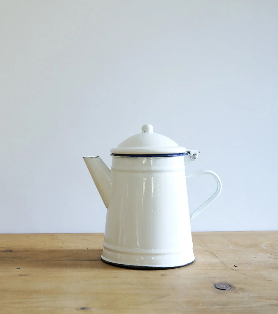 White_Coffee_pot_1.jpg