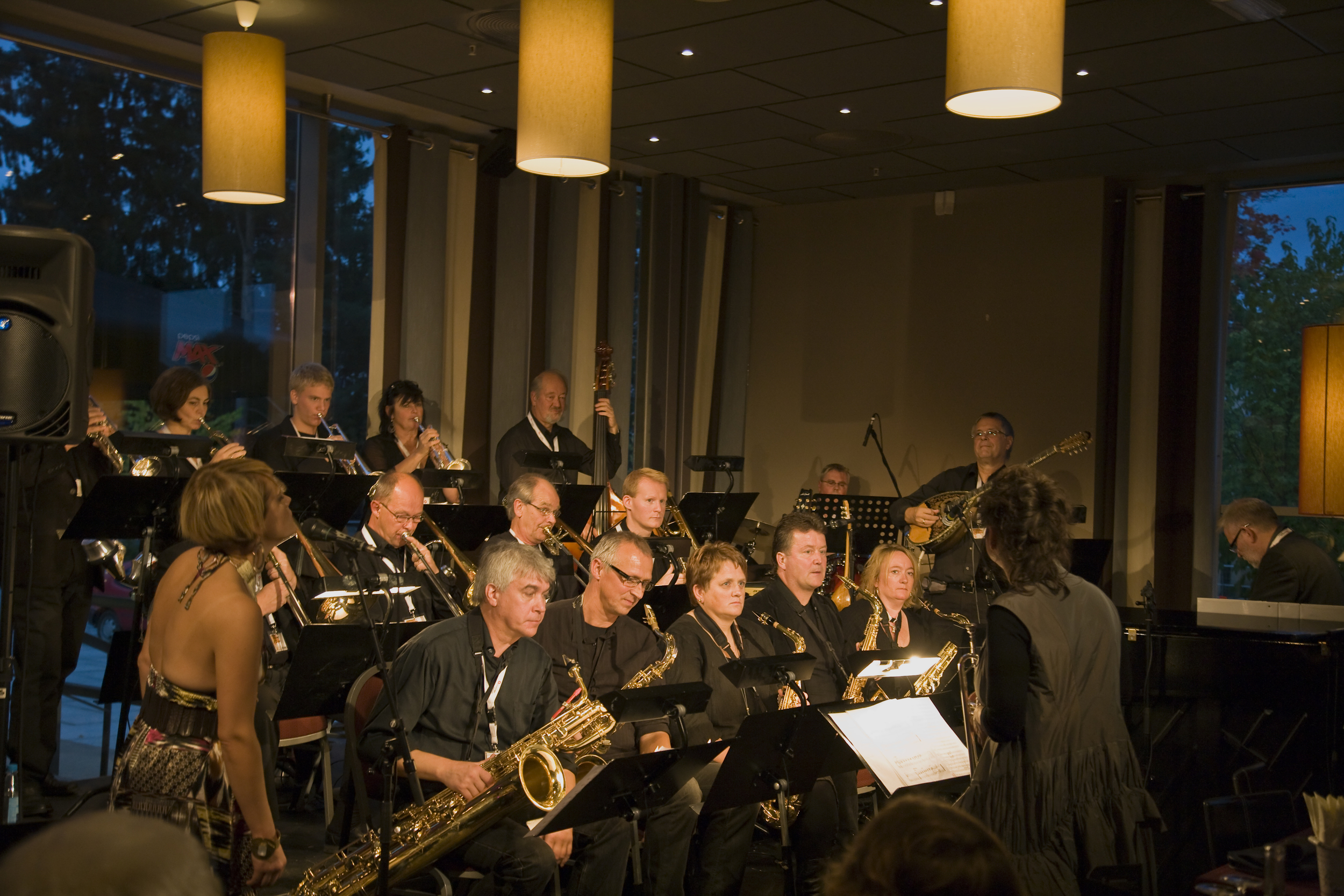 Nes Storband med Stina Stenerud hyller Monica Zetterlund