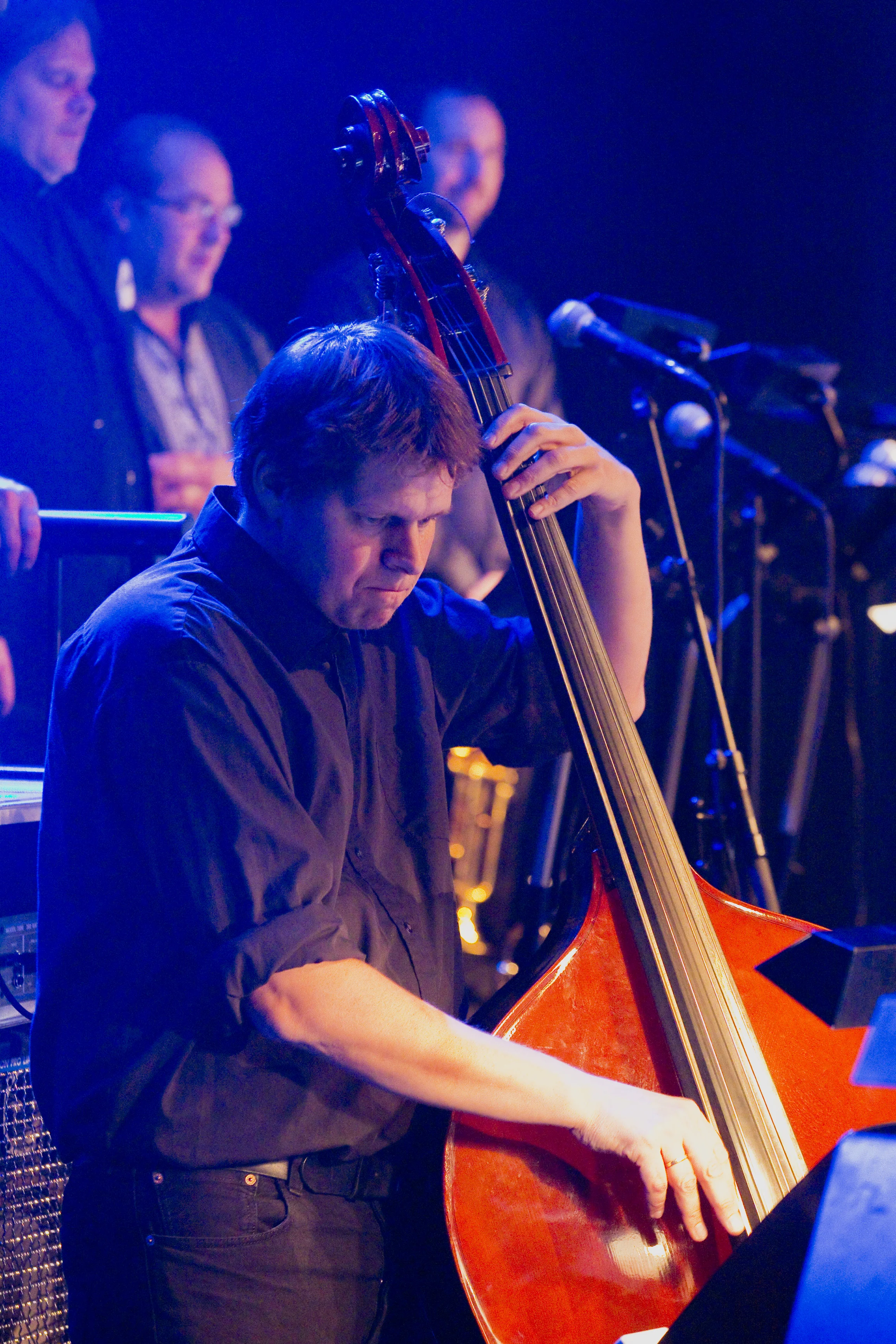 Ett Fett Storbands bassist Erik N. Strandberg får kjørt seg når bandet spiller Wendelboe. Her fra fjorårets utgave av festivalen. Foto: Halvor Gudim