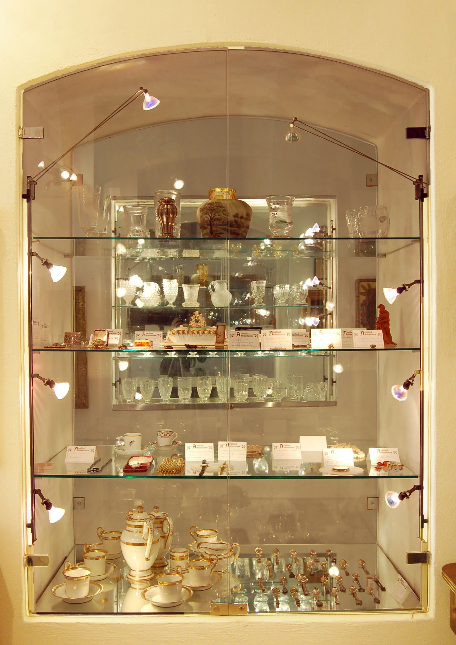 DSC_3209_vitrine_ausschnitt_w.jpg