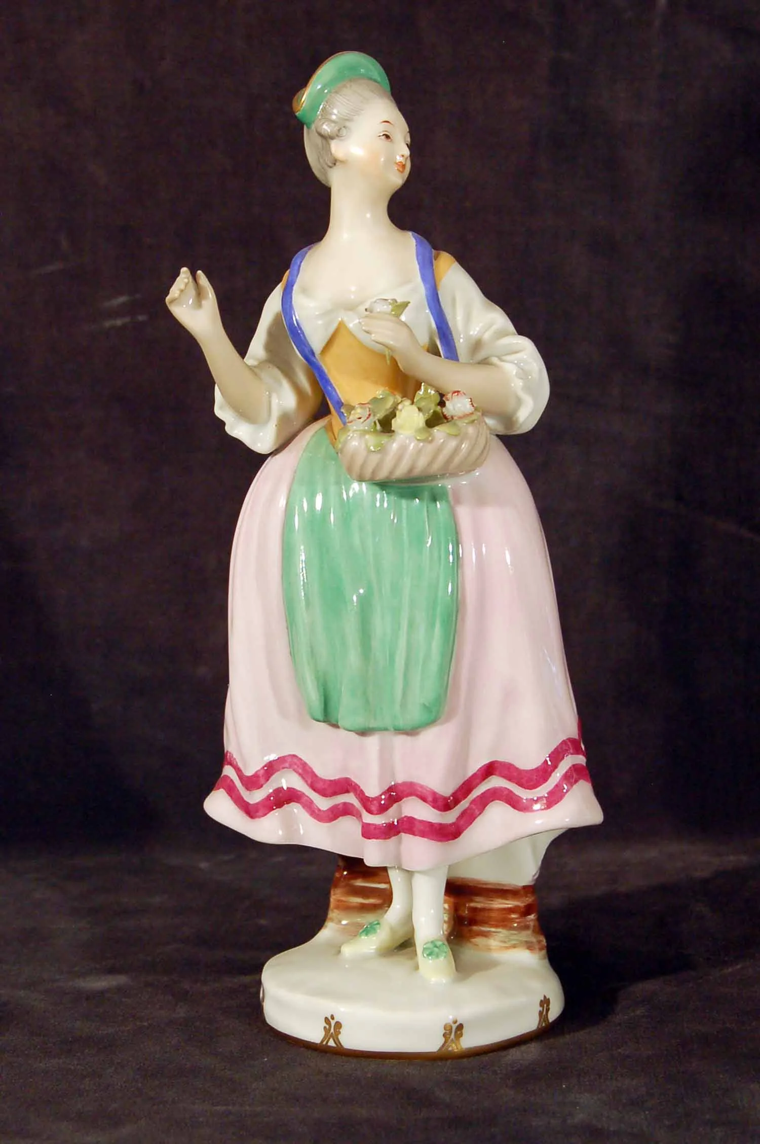 Blumenafrau, Marke: Augarten Wien, 20.Jh, Höhe ca. 23cm