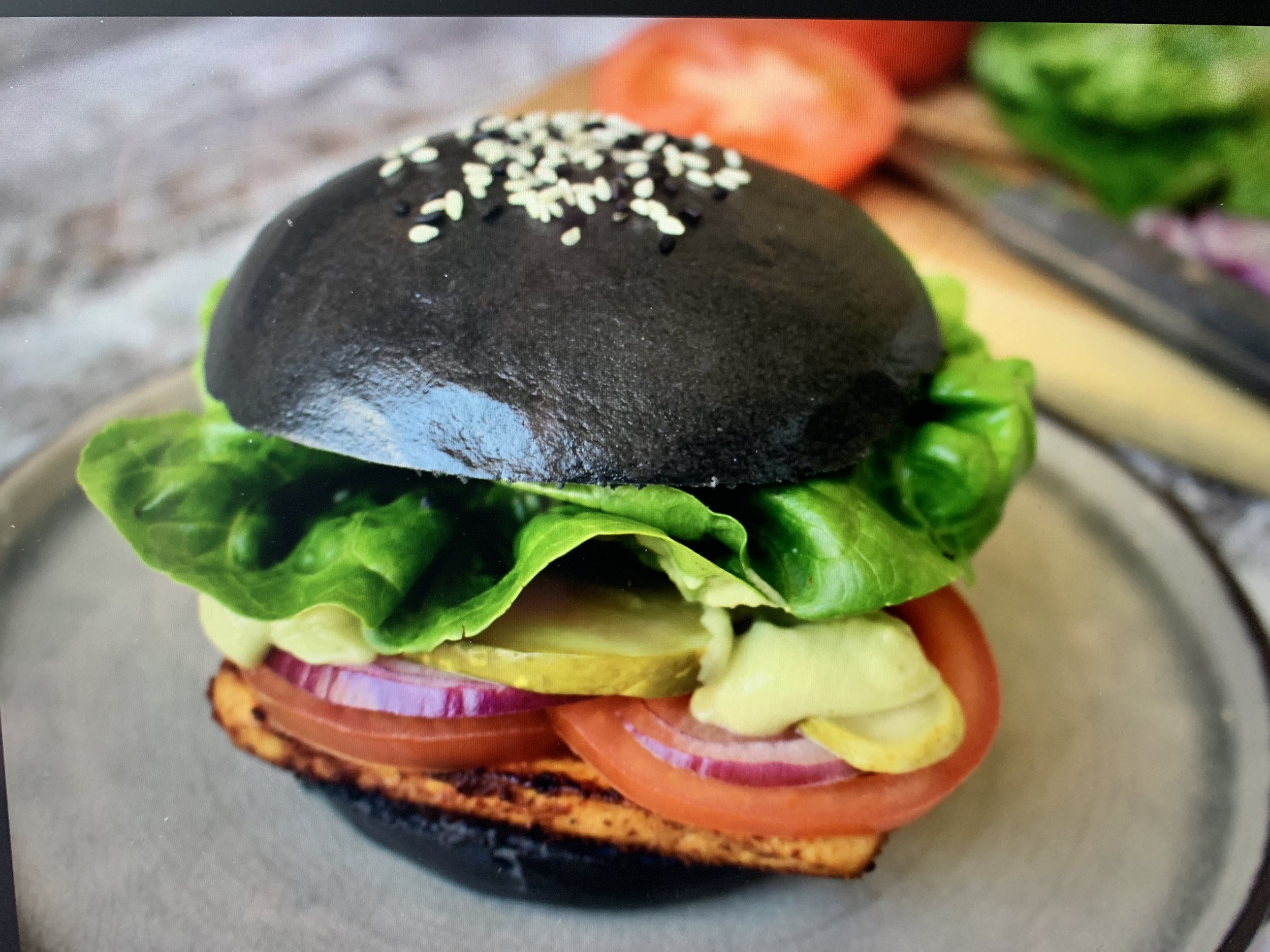Charcoal Steamed Burger 3.jpg