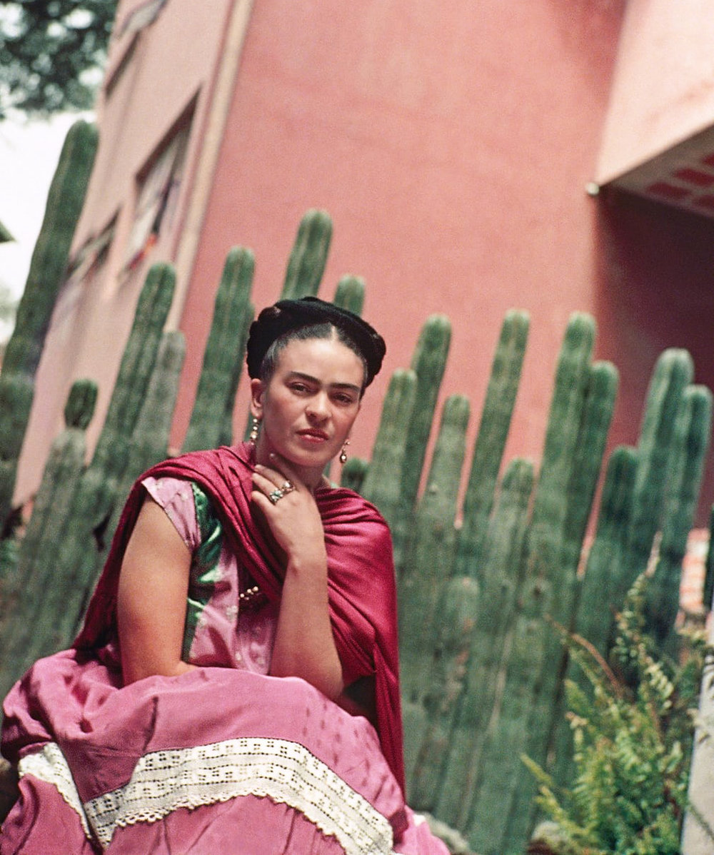  Frida in Front of the Cactus Fence, San Angel, 1938. © Nickolas Muray Photo Archives. 