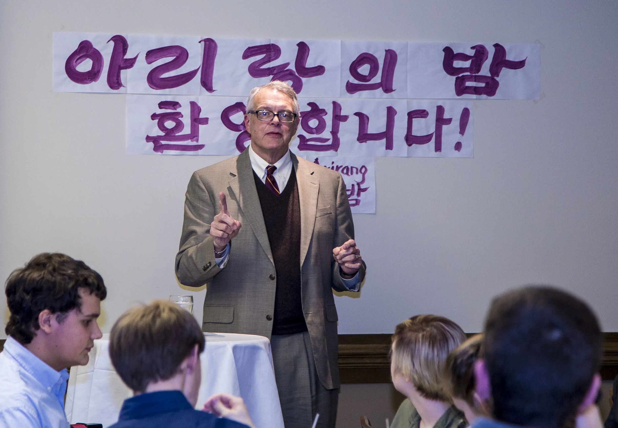 기조 연설자, 전 미국무부 외교관, Arthur Mills II 교수님
