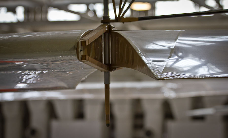 The rotors attach below the truss with very minimal ground clearance.
