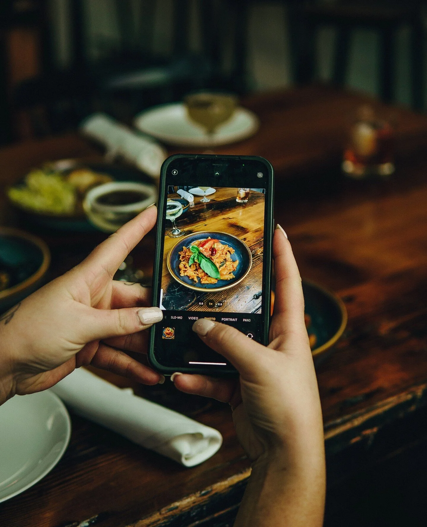 Don't forget to tag us in all your food &amp; drink pictures to be featured on our page📸⁠
-⁠
-⁠
-⁠
-⁠
⁠
#phillyseafood #seafood #rawbar #phillyfood #phillyfoodnearme #phillybar #phillyhappyhour #happyhour #bar #cocktails #phillyrestaurant #findus #p