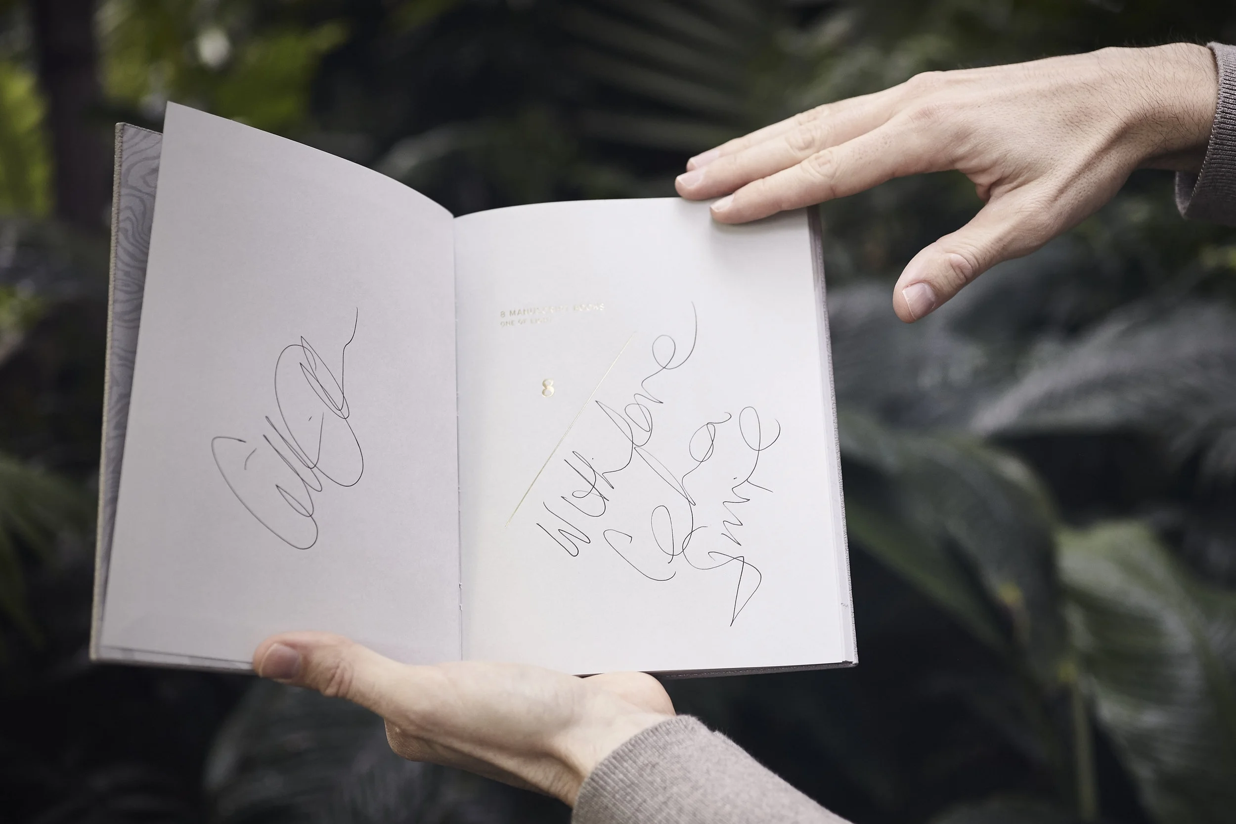 GILLIAN ANDERSONGillian Leigh Anderson is an American-British film, television and theatre actress, activist and writer. Her credits include the roles of FBI Special Agent Dana Scully in the long-running and widely popular series The X-Files, ill-fa…