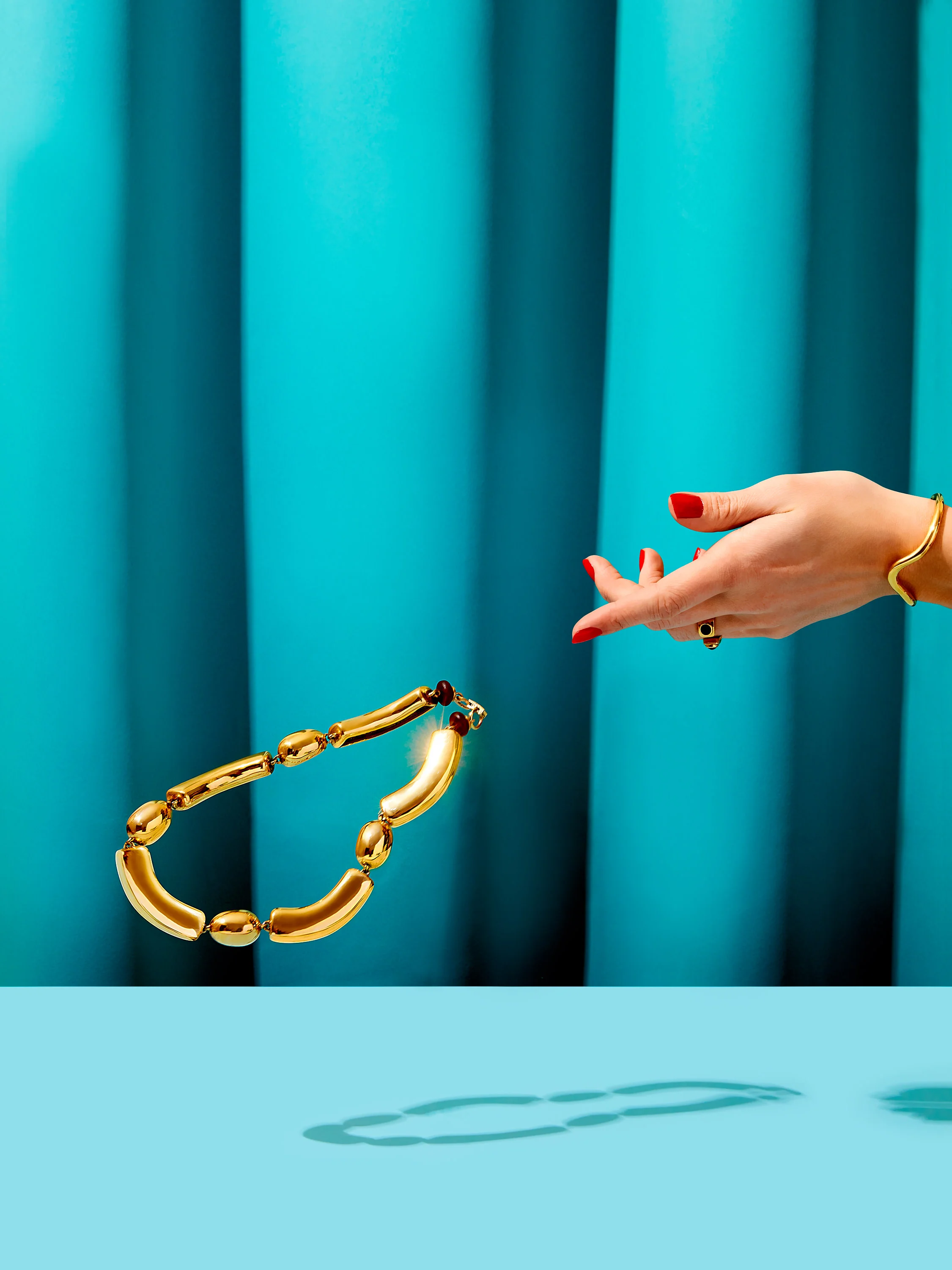 HAND_NECKLACE.jpg