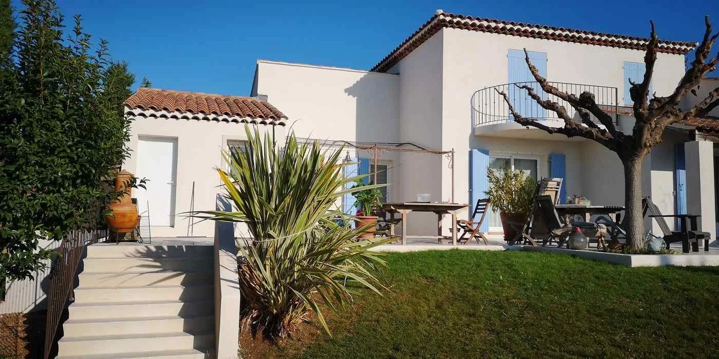 Ravalement enduit frotassé à ventabren .jpg