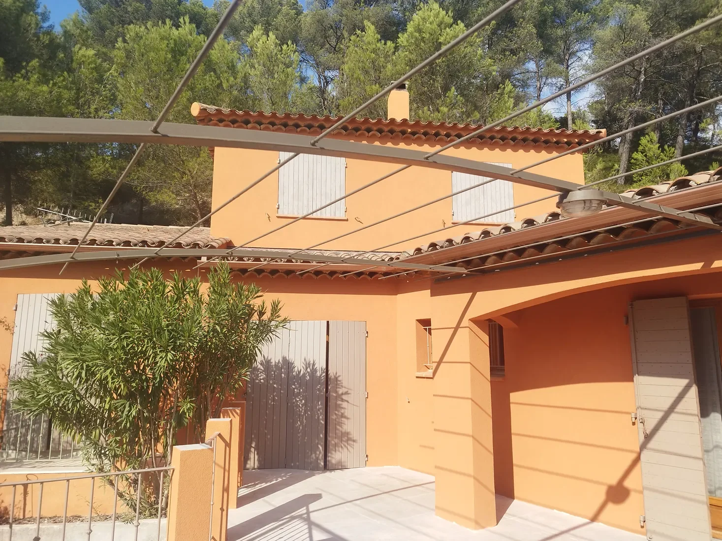 Meyreuil façade orange laurier volets