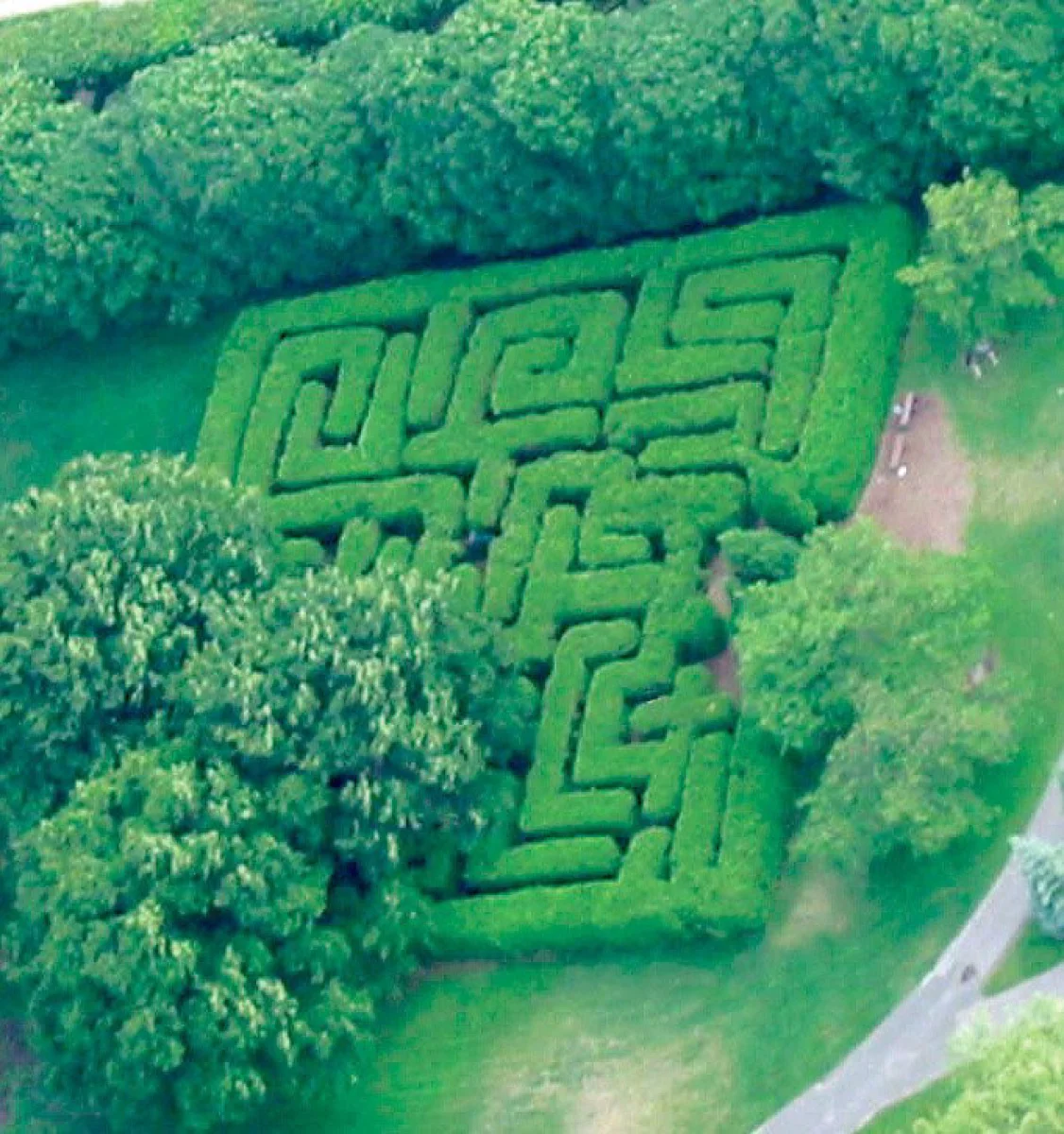 Centre Island Maze Photo Credit: www.thestar.com This was one of my favourite places to go because I loved trying to find my way out of this maze. If you want to read more about it click here.