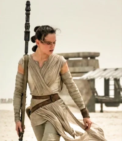 Daisy Ridley Star Wars The Force Awakens Photo by newsarama.com