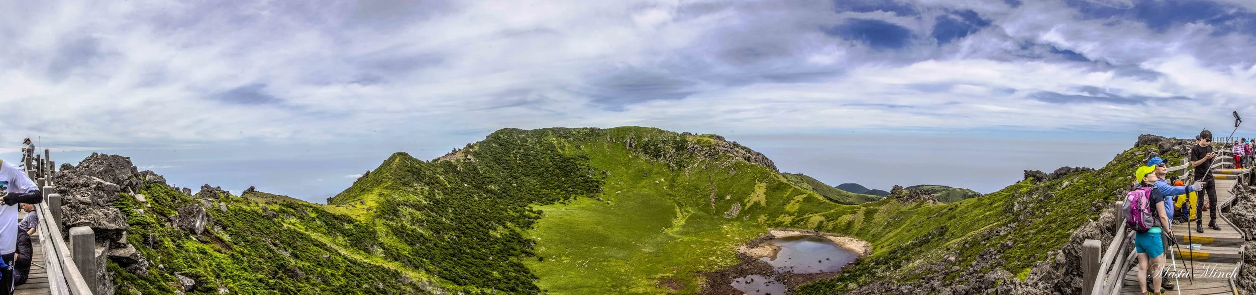 The crater on top of Mt. Halla. 한라산