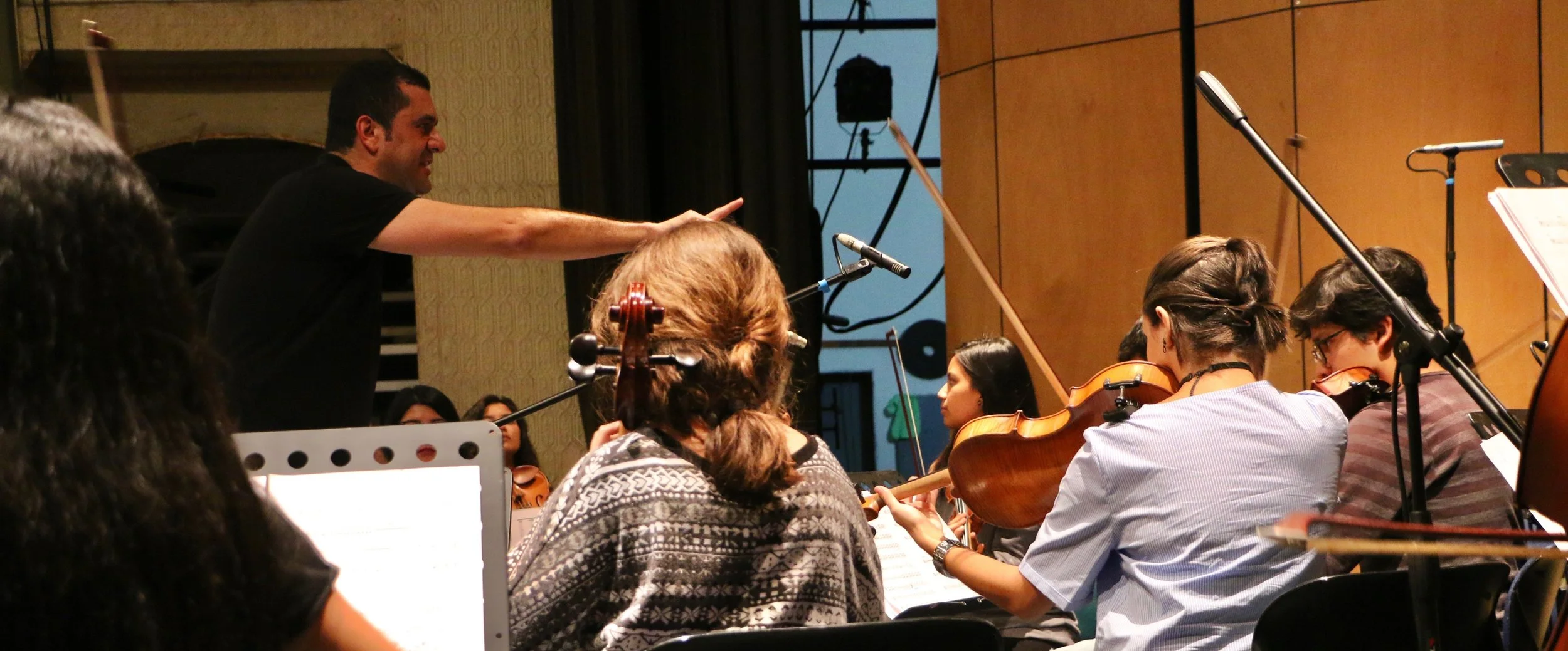 Felipe Aguirre GRABACION - ORQUESTA.jpg
