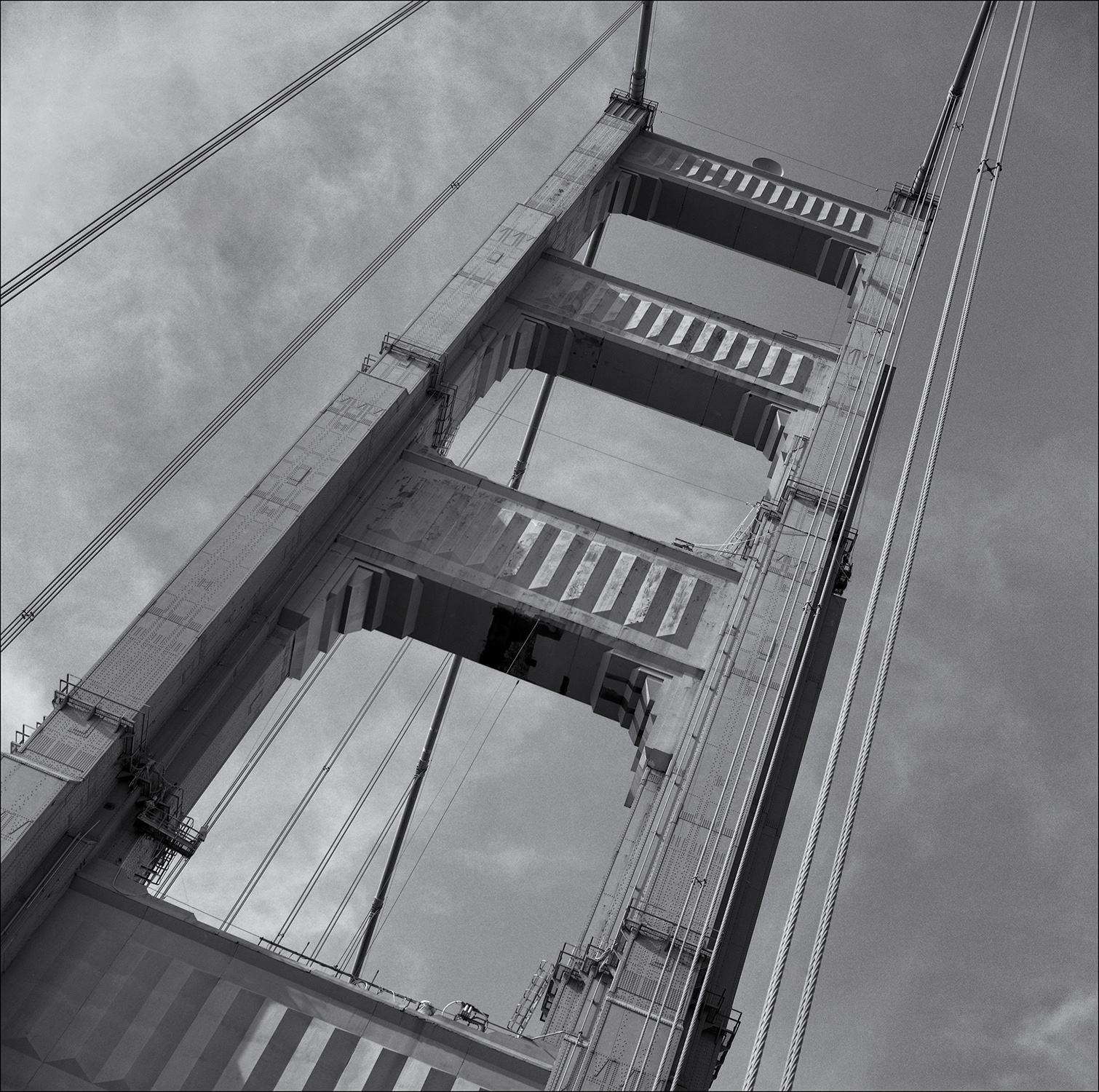 Golden Gate Bridge tower.jpg