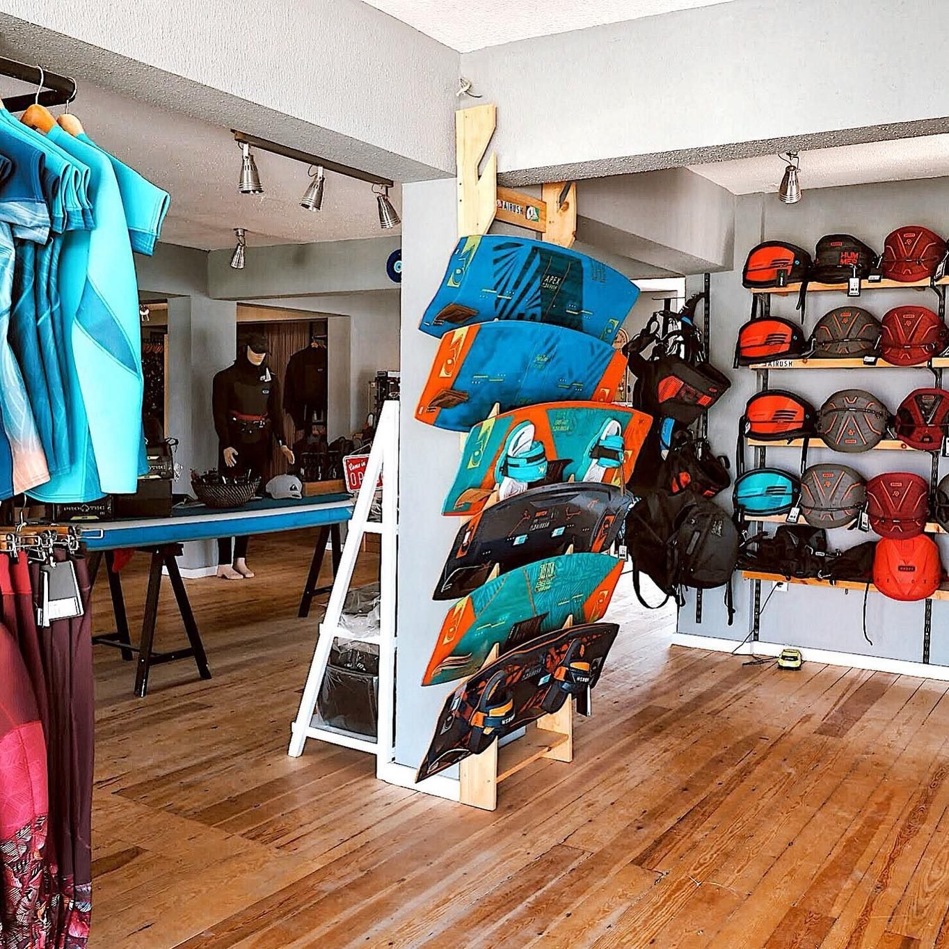 Myshop ’da ihtiyacınız olan tüm sörf ekipmanı ve aksesuarlarını bulabilirsiniz