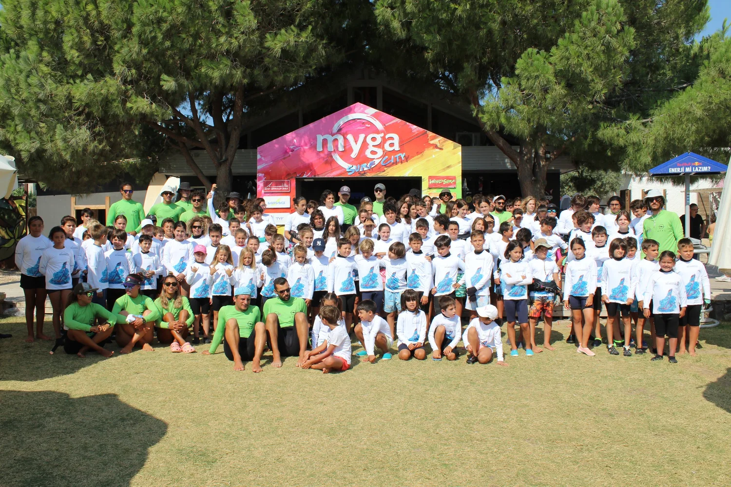 Super Surfers kids surf school in Alaçatı