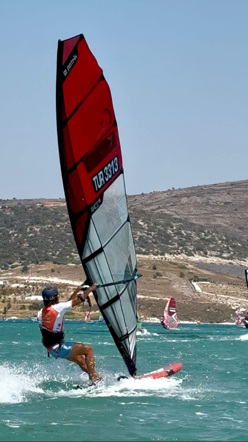 Bugün Türkiye Windsurf Şampiyonası Myga Alaçatı’da muhteşem bir başlangıç yaptı
