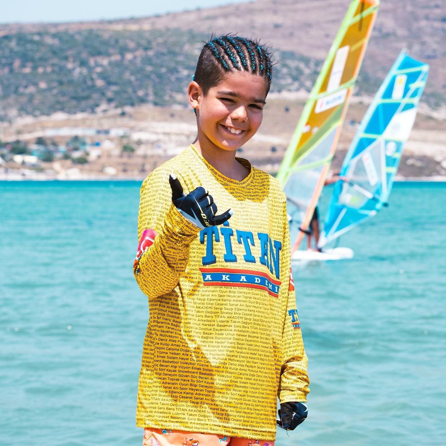 Titan Okulu çocukları Myga Surf City sörf kampında
